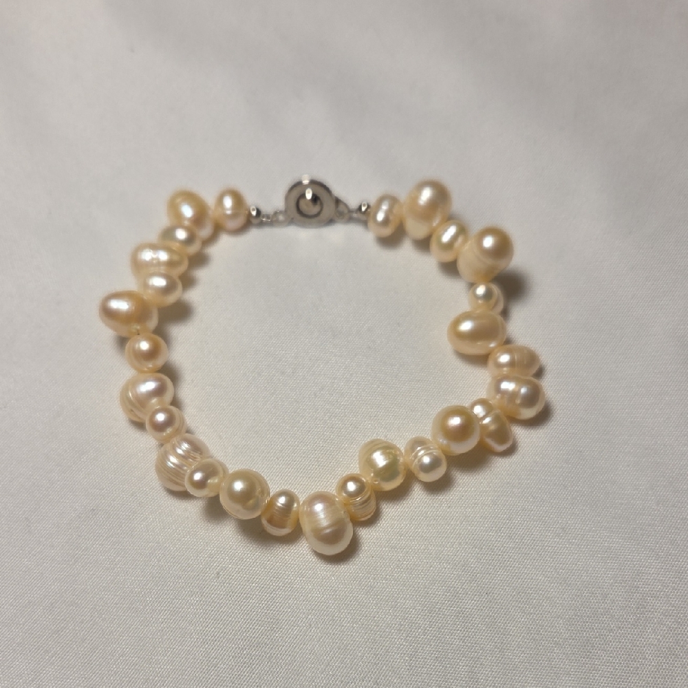 Kultura Lustrous Cream Pearl Bracelet